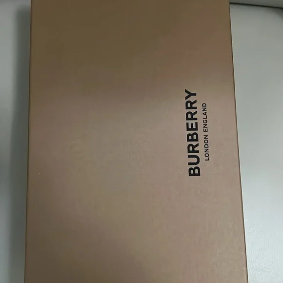 AUTHENTIC KIDS BURBERRY SHOES SIZE 35 EUROPE/ 4 BIG KID - Picture 5 of 9